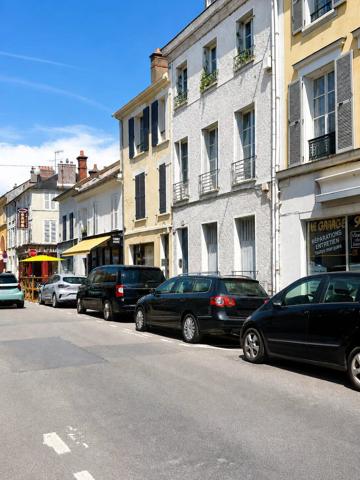 Vente                                                      Duplex
                        
                     2 pièces                      55 m2                     à Fontainebleau