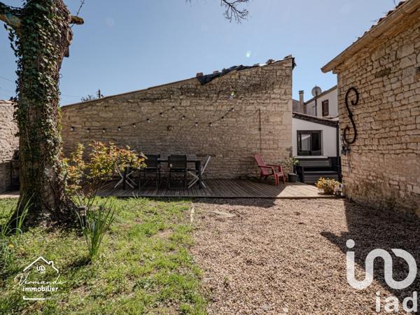 Maison 4 pièces de 105 m² à Surgères (17700)