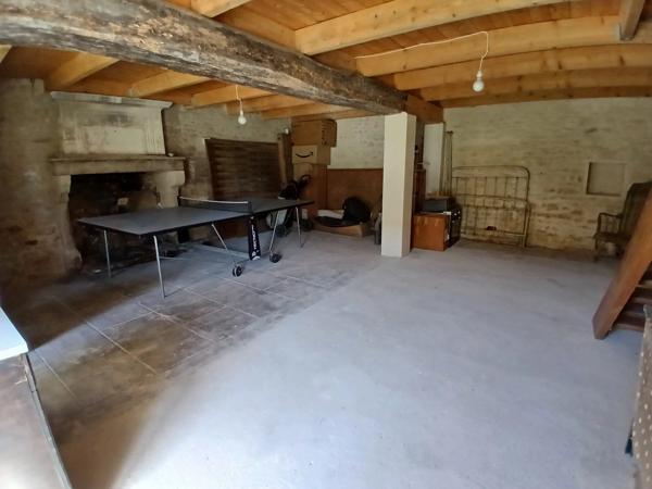 Charmante maison Charentaise nichée dans un magnifique parc avec une grande dépendance