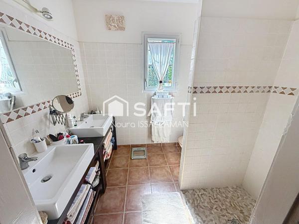 Jolie villa de plain pied 190 m2 avec 2 appartements T2 indépendants