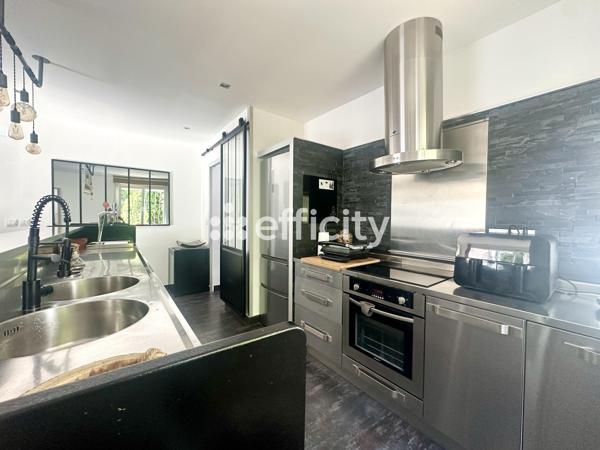 Maison
         4 pièces
        - 88 m² Exclusivité 330 000 € *