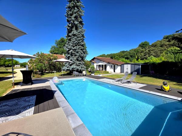 Superbe villa rénovée avec appartement d'invités et piscine