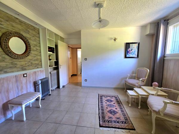 Superbe villa rénovée avec appartement d'invités et piscine