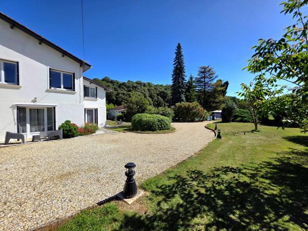Superbe villa rénovée avec appartement d'invités et piscine