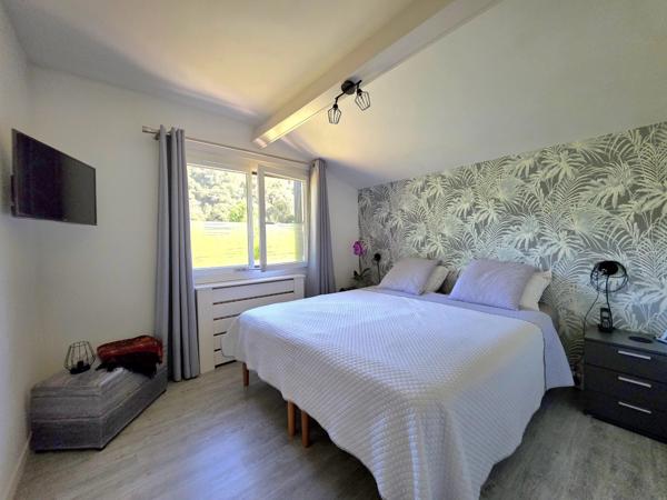 Superbe villa rénovée avec appartement d'invités et piscine