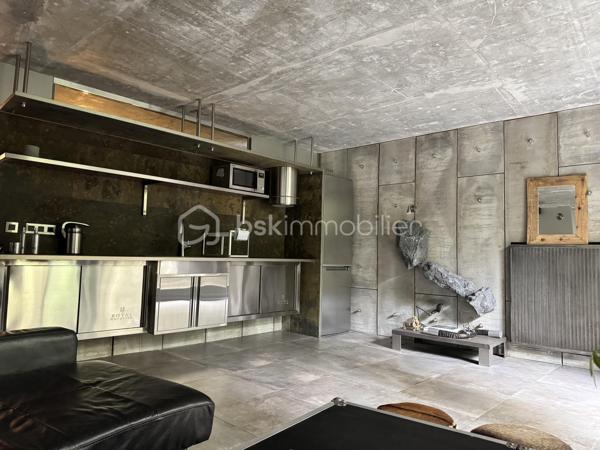75 m2 pour cet incroyable univers à vivre, il revendique une esthétique résolument brutaliste. Situé au 1er étage avec ascenseur, il est distribué comme suit, un appartement de 54 m² Carrez avec 2 chambres, balcon de 2 m²(pondéré à 1m2) et son jardin japonais de 60 m² (pondéré à 20m2).
Le vaste séjour de 25 m² s’ouvre sur un magnifique jardin japonais privatif orienté à l’est, offrant un cadre de vie rare et apaisant.
L’appartement comprend une suite avec baignoire, une seconde chambre bénéficiant de son propre balcon, un dressing ainsi qu’une salle d’eau avec WC.Chaque matériau a été soigneusement sélectionné pour composer un univers architectural unique. Le béton vibré des murs dialogue avec le quartzite oxydé du plan de travail, le schiste noir des salles d’eau et les finitions en aluminium anodisé.

Une grande place de parking en sous-sol complète ce bien.

Véritable œuvre de design habitable, cet appartement a été entièrement pensé et aménagé par son propriétaire actuel. L’ensemble du mobilier, des équipements et des éléments décoratifs est inclus dans la vente : vous n’aurez qu’à poser vos valises.

Le parc des Buttes-Chaumont et le Rosa Bonheur sont accessibles à pied. Vous profiterez également de la proximité immédiate d’un marché, de nombreux commerces et de toutes les commodités du quartier.


Located on the first floor of a building with elevator access, this remarkable living space offers 75 sqm of weighted area, boldly combining a brutalist and contemporary aesthetic with the serenity of a 60 sqm Japanese garden (weighted at 20 sqm). The property comprises a 54 sqm Carrez-law apartment extended by a 2 sqm balcony (weighted at 1 sqm), creating a distinctive and inspiring living environment. Every material has been carefully selected to create a unique architectural environment. The vibrated concrete walls interact harmoniously with the oxidized quartzite countertop, the black slate used in the bathrooms, and the anodized aluminum finishes.

The spacious 25 sqm living room opens onto a magnificent private Japanese garden facing east, offering a rare and peaceful living environment. The apartment includes a primary suite with a bathtub, a second bedroom with its own private balcony, a walk-in dressing room, and a shower room with a toilet.

A large underground parking space completes the property.

A true piece of livable design, this apartment was entirely conceived and fitted out by its current owner. All furniture, equipment, and decorative elements are included in the sale—you only need to bring your suitcases.

The Buttes-Chaumont Park and Rosa Bonheur are within walking distance, and you will also benefit from the immediate proximity of a local market, numerous shops, and all the amenities the neighborhood has to offer.