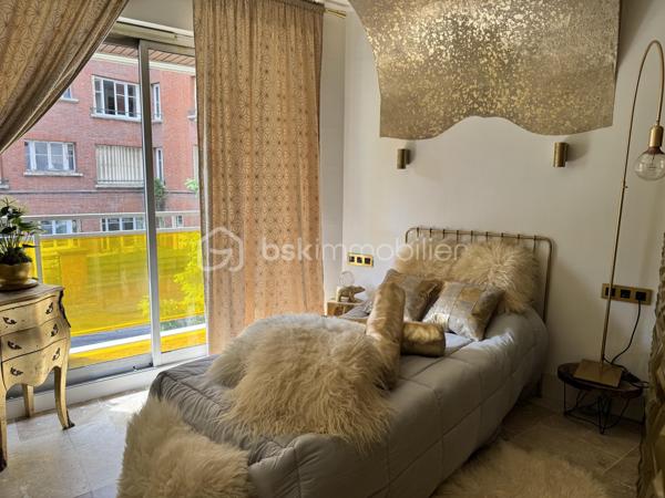 75 m2 pour cet incroyable univers à vivre, il revendique une esthétique résolument brutaliste. Situé au 1er étage avec ascenseur, il est distribué comme suit, un appartement de 54 m² Carrez avec 2 chambres, balcon de 2 m²(pondéré à 1m2) et son jardin japonais de 60 m² (pondéré à 20m2).
Le vaste séjour de 25 m² s’ouvre sur un magnifique jardin japonais privatif orienté à l’est, offrant un cadre de vie rare et apaisant.
L’appartement comprend une suite avec baignoire, une seconde chambre bénéficiant de son propre balcon, un dressing ainsi qu’une salle d’eau avec WC.Chaque matériau a été soigneusement sélectionné pour composer un univers architectural unique. Le béton vibré des murs dialogue avec le quartzite oxydé du plan de travail, le schiste noir des salles d’eau et les finitions en aluminium anodisé.

Une grande place de parking en sous-sol complète ce bien.

Véritable œuvre de design habitable, cet appartement a été entièrement pensé et aménagé par son propriétaire actuel. L’ensemble du mobilier, des équipements et des éléments décoratifs est inclus dans la vente : vous n’aurez qu’à poser vos valises.

Le parc des Buttes-Chaumont et le Rosa Bonheur sont accessibles à pied. Vous profiterez également de la proximité immédiate d’un marché, de nombreux commerces et de toutes les commodités du quartier.


Located on the first floor of a building with elevator access, this remarkable living space offers 75 sqm of weighted area, boldly combining a brutalist and contemporary aesthetic with the serenity of a 60 sqm Japanese garden (weighted at 20 sqm). The property comprises a 54 sqm Carrez-law apartment extended by a 2 sqm balcony (weighted at 1 sqm), creating a distinctive and inspiring living environment. Every material has been carefully selected to create a unique architectural environment. The vibrated concrete walls interact harmoniously with the oxidized quartzite countertop, the black slate used in the bathrooms, and the anodized aluminum finishes.

The spacious 25 sqm living room opens onto a magnificent private Japanese garden facing east, offering a rare and peaceful living environment. The apartment includes a primary suite with a bathtub, a second bedroom with its own private balcony, a walk-in dressing room, and a shower room with a toilet.

A large underground parking space completes the property.

A true piece of livable design, this apartment was entirely conceived and fitted out by its current owner. All furniture, equipment, and decorative elements are included in the sale—you only need to bring your suitcases.

The Buttes-Chaumont Park and Rosa Bonheur are within walking distance, and you will also benefit from the immediate proximity of a local market, numerous shops, and all the amenities the neighborhood has to offer.