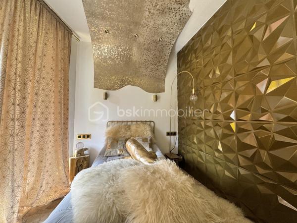 75 m2 pour cet incroyable univers à vivre, il revendique une esthétique résolument brutaliste. Situé au 1er étage avec ascenseur, il est distribué comme suit, un appartement de 54 m² Carrez avec 2 chambres, balcon de 2 m²(pondéré à 1m2) et son jardin japonais de 60 m² (pondéré à 20m2).
Le vaste séjour de 25 m² s’ouvre sur un magnifique jardin japonais privatif orienté à l’est, offrant un cadre de vie rare et apaisant.
L’appartement comprend une suite avec baignoire, une seconde chambre bénéficiant de son propre balcon, un dressing ainsi qu’une salle d’eau avec WC.Chaque matériau a été soigneusement sélectionné pour composer un univers architectural unique. Le béton vibré des murs dialogue avec le quartzite oxydé du plan de travail, le schiste noir des salles d’eau et les finitions en aluminium anodisé.

Une grande place de parking en sous-sol complète ce bien.

Véritable œuvre de design habitable, cet appartement a été entièrement pensé et aménagé par son propriétaire actuel. L’ensemble du mobilier, des équipements et des éléments décoratifs est inclus dans la vente : vous n’aurez qu’à poser vos valises.

Le parc des Buttes-Chaumont et le Rosa Bonheur sont accessibles à pied. Vous profiterez également de la proximité immédiate d’un marché, de nombreux commerces et de toutes les commodités du quartier.


Located on the first floor of a building with elevator access, this remarkable living space offers 75 sqm of weighted area, boldly combining a brutalist and contemporary aesthetic with the serenity of a 60 sqm Japanese garden (weighted at 20 sqm). The property comprises a 54 sqm Carrez-law apartment extended by a 2 sqm balcony (weighted at 1 sqm), creating a distinctive and inspiring living environment. Every material has been carefully selected to create a unique architectural environment. The vibrated concrete walls interact harmoniously with the oxidized quartzite countertop, the black slate used in the bathrooms, and the anodized aluminum finishes.

The spacious 25 sqm living room opens onto a magnificent private Japanese garden facing east, offering a rare and peaceful living environment. The apartment includes a primary suite with a bathtub, a second bedroom with its own private balcony, a walk-in dressing room, and a shower room with a toilet.

A large underground parking space completes the property.

A true piece of livable design, this apartment was entirely conceived and fitted out by its current owner. All furniture, equipment, and decorative elements are included in the sale—you only need to bring your suitcases.

The Buttes-Chaumont Park and Rosa Bonheur are within walking distance, and you will also benefit from the immediate proximity of a local market, numerous shops, and all the amenities the neighborhood has to offer.