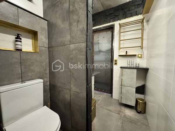 75 m2 pour cet incroyable univers à vivre, il revendique une esthétique résolument brutaliste. Situé au 1er étage avec ascenseur, il est distribué comme suit, un appartement de 54 m² Carrez avec 2 chambres, balcon de 2 m²(pondéré à 1m2) et son jardin japonais de 60 m² (pondéré à 20m2).
Le vaste séjour de 25 m² s’ouvre sur un magnifique jardin japonais privatif orienté à l’est, offrant un cadre de vie rare et apaisant.
L’appartement comprend une suite avec baignoire, une seconde chambre bénéficiant de son propre balcon, un dressing ainsi qu’une salle d’eau avec WC.Chaque matériau a été soigneusement sélectionné pour composer un univers architectural unique. Le béton vibré des murs dialogue avec le quartzite oxydé du plan de travail, le schiste noir des salles d’eau et les finitions en aluminium anodisé.

Une grande place de parking en sous-sol complète ce bien.

Véritable œuvre de design habitable, cet appartement a été entièrement pensé et aménagé par son propriétaire actuel. L’ensemble du mobilier, des équipements et des éléments décoratifs est inclus dans la vente : vous n’aurez qu’à poser vos valises.

Le parc des Buttes-Chaumont et le Rosa Bonheur sont accessibles à pied. Vous profiterez également de la proximité immédiate d’un marché, de nombreux commerces et de toutes les commodités du quartier.


Located on the first floor of a building with elevator access, this remarkable living space offers 75 sqm of weighted area, boldly combining a brutalist and contemporary aesthetic with the serenity of a 60 sqm Japanese garden (weighted at 20 sqm). The property comprises a 54 sqm Carrez-law apartment extended by a 2 sqm balcony (weighted at 1 sqm), creating a distinctive and inspiring living environment. Every material has been carefully selected to create a unique architectural environment. The vibrated concrete walls interact harmoniously with the oxidized quartzite countertop, the black slate used in the bathrooms, and the anodized aluminum finishes.

The spacious 25 sqm living room opens onto a magnificent private Japanese garden facing east, offering a rare and peaceful living environment. The apartment includes a primary suite with a bathtub, a second bedroom with its own private balcony, a walk-in dressing room, and a shower room with a toilet.

A large underground parking space completes the property.

A true piece of livable design, this apartment was entirely conceived and fitted out by its current owner. All furniture, equipment, and decorative elements are included in the sale—you only need to bring your suitcases.

The Buttes-Chaumont Park and Rosa Bonheur are within walking distance, and you will also benefit from the immediate proximity of a local market, numerous shops, and all the amenities the neighborhood has to offer.