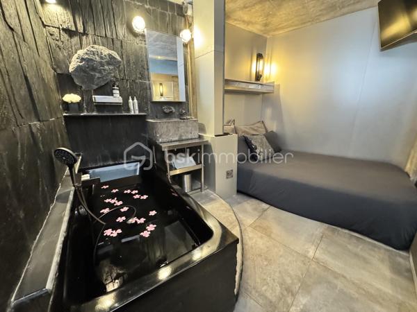 75 m2 pour cet incroyable univers à vivre, il revendique une esthétique résolument brutaliste. Situé au 1er étage avec ascenseur, il est distribué comme suit, un appartement de 54 m² Carrez avec 2 chambres, balcon de 2 m²(pondéré à 1m2) et son jardin japonais de 60 m² (pondéré à 20m2).
Le vaste séjour de 25 m² s’ouvre sur un magnifique jardin japonais privatif orienté à l’est, offrant un cadre de vie rare et apaisant.
L’appartement comprend une suite avec baignoire, une seconde chambre bénéficiant de son propre balcon, un dressing ainsi qu’une salle d’eau avec WC.Chaque matériau a été soigneusement sélectionné pour composer un univers architectural unique. Le béton vibré des murs dialogue avec le quartzite oxydé du plan de travail, le schiste noir des salles d’eau et les finitions en aluminium anodisé.

Une grande place de parking en sous-sol complète ce bien.

Véritable œuvre de design habitable, cet appartement a été entièrement pensé et aménagé par son propriétaire actuel. L’ensemble du mobilier, des équipements et des éléments décoratifs est inclus dans la vente : vous n’aurez qu’à poser vos valises.

Le parc des Buttes-Chaumont et le Rosa Bonheur sont accessibles à pied. Vous profiterez également de la proximité immédiate d’un marché, de nombreux commerces et de toutes les commodités du quartier.


Located on the first floor of a building with elevator access, this remarkable living space offers 75 sqm of weighted area, boldly combining a brutalist and contemporary aesthetic with the serenity of a 60 sqm Japanese garden (weighted at 20 sqm). The property comprises a 54 sqm Carrez-law apartment extended by a 2 sqm balcony (weighted at 1 sqm), creating a distinctive and inspiring living environment. Every material has been carefully selected to create a unique architectural environment. The vibrated concrete walls interact harmoniously with the oxidized quartzite countertop, the black slate used in the bathrooms, and the anodized aluminum finishes.

The spacious 25 sqm living room opens onto a magnificent private Japanese garden facing east, offering a rare and peaceful living environment. The apartment includes a primary suite with a bathtub, a second bedroom with its own private balcony, a walk-in dressing room, and a shower room with a toilet.

A large underground parking space completes the property.

A true piece of livable design, this apartment was entirely conceived and fitted out by its current owner. All furniture, equipment, and decorative elements are included in the sale—you only need to bring your suitcases.

The Buttes-Chaumont Park and Rosa Bonheur are within walking distance, and you will also benefit from the immediate proximity of a local market, numerous shops, and all the amenities the neighborhood has to offer.