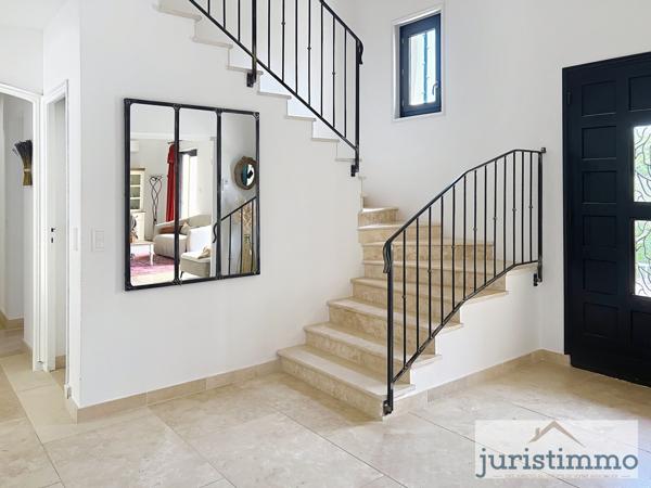 Vaison-la-Romaine (84110) A 800 mètres du centre ville de Vaison La Romaine. Belle Villa de 173 m2, 5 chambres, sur un terrain de 913 m2