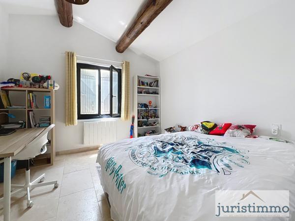 Vaison-la-Romaine (84110) A 800 mètres du centre ville de Vaison La Romaine. Belle Villa de 173 m2, 5 chambres, sur un terrain de 913 m2