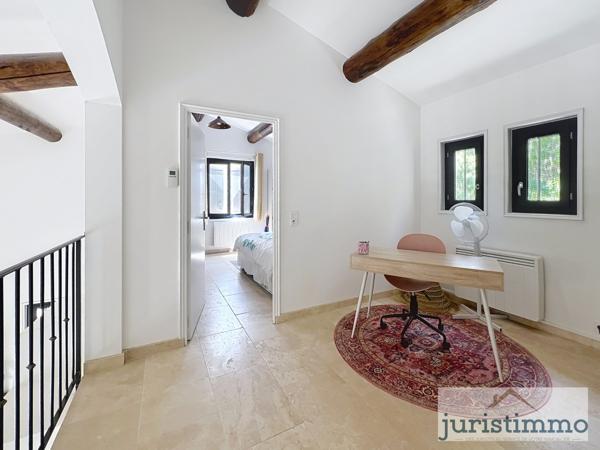 Vaison-la-Romaine (84110) A 800 mètres du centre ville de Vaison La Romaine. Belle Villa de 173 m2, 5 chambres, sur un terrain de 913 m2