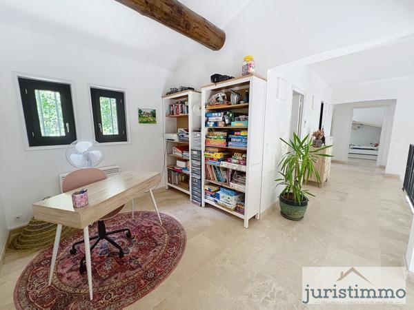 Vaison-la-Romaine (84110) A 800 mètres du centre ville de Vaison La Romaine. Belle Villa de 173 m2, 5 chambres, sur un terrain de 913 m2