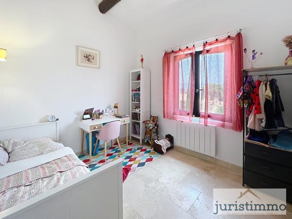 Vaison-la-Romaine (84110) A 800 mètres du centre ville de Vaison La Romaine. Belle Villa de 173 m2, 5 chambres, sur un terrain de 913 m2