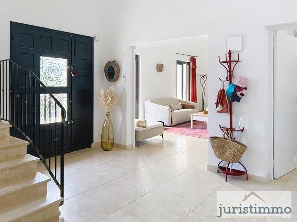 Vaison-la-Romaine (84110) A 800 mètres du centre ville de Vaison La Romaine. Belle Villa de 173 m2, 5 chambres, sur un terrain de 913 m2