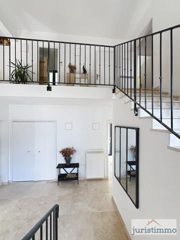 Vaison-la-Romaine (84110) A 800 mètres du centre ville de Vaison La Romaine. Belle Villa de 173 m2, 5 chambres, sur un terrain de 913 m2