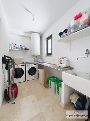 Vaison-la-Romaine (84110) A 800 mètres du centre ville de Vaison La Romaine. Belle Villa de 173 m2, 5 chambres, sur un terrain de 913 m2