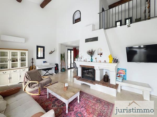 Vaison-la-Romaine (84110) A 800 mètres du centre ville de Vaison La Romaine. Belle Villa de 173 m2, 5 chambres, sur un terrain de 913 m2