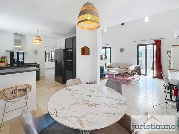 Vaison-la-Romaine (84110) A 800 mètres du centre ville de Vaison La Romaine. Belle Villa de 173 m2, 5 chambres, sur un terrain de 913 m2