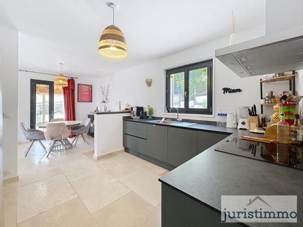 Vaison-la-Romaine (84110) A 800 mètres du centre ville de Vaison La Romaine. Belle Villa de 173 m2, 5 chambres, sur un terrain de 913 m2