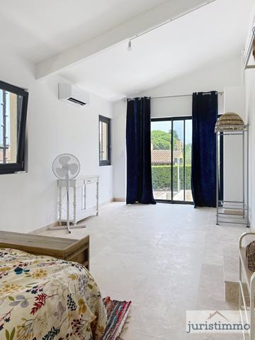 Vaison-la-Romaine (84110) A 800 mètres du centre ville de Vaison La Romaine. Belle Villa de 173 m2, 5 chambres, sur un terrain de 913 m2