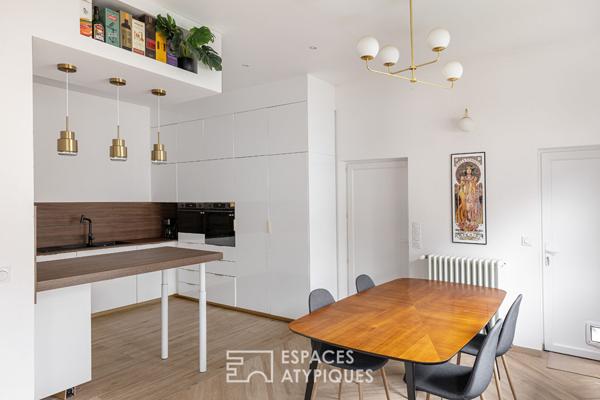 Maison contemporaine rénovée avec dépendance et jardin intime