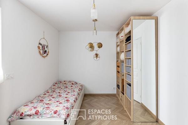 Maison contemporaine rénovée avec dépendance et jardin intime