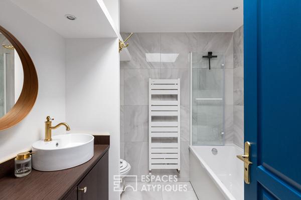 Maison contemporaine rénovée avec dépendance et jardin intime