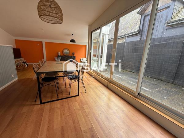 APPARTEMENT DE 120 M2 AU 1ER ETAGE  AVEC TERRASSE DE 16M2 AU COEUR DE PONTIVY
