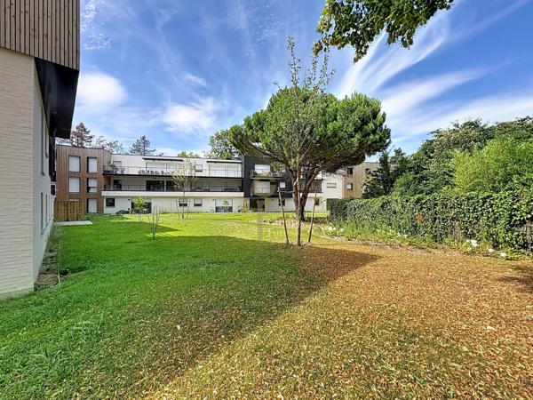 Élégant T4 de 128 m² avec Extérieurs et Stationnements, proche Parc Barbieux