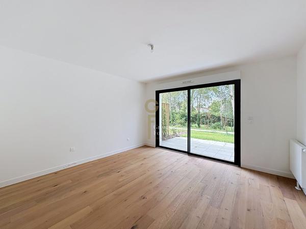 Élégant T4 de 128 m² avec Extérieurs et Stationnements, proche Parc Barbieux