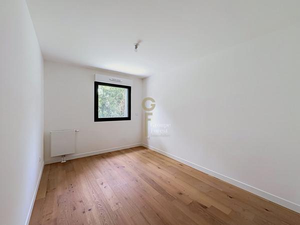 Élégant T4 de 128 m² avec Extérieurs et Stationnements, proche Parc Barbieux