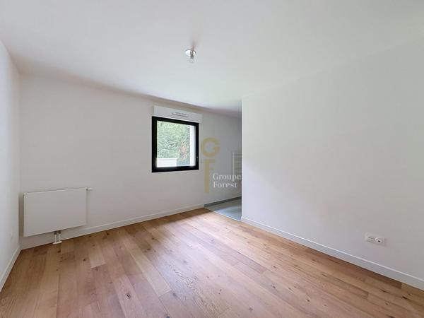 Élégant T4 de 128 m² avec Extérieurs et Stationnements, proche Parc Barbieux