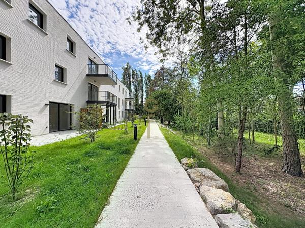Élégant T4 de 128 m² avec Extérieurs et Stationnements, proche Parc Barbieux
