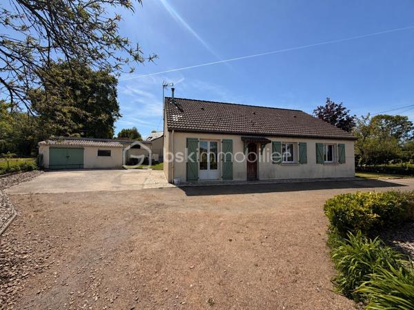 Vous recherchez une maison de plain-pied idéalement située dans un hameau sur une parcelle de 1500m2 sans vis à vis ? Lisez la suite !
Nous commencerons la visite de cette maison entièrement rénovée à l'intérieur en 2017 par la pièce de vie lumineuse de 45m2 qui  comprend le salon-séjour et la cuisine aménagée.  
Pratique, une baie à galandage a été installée pour accèder directement au jardin avec une ouverture totale. 
Nous poursuivrons avec l'espace nuit composé d'un wc séparé, de trois chambres de 12m2 et d'une salle d'eau spacieuse de 9m2. Pratique et fonctionnelle, un espace buanderie complète l'équipement de cette maison. 
Vous vouliez un peu plus d'espace pour y faire un bureau, une salle de jeux, un espace détente ? Pas de soucis, une 2ème porte à galandage a été installé et vous y découvrirez une véranda non chauffée de 20m2. Vous avez le contenant, à vous d'en créer le contenu que vous souhaitez et laisser libre cours à votre imagination. 
Toute l'isolation périphérique a été refaite, les menuiseries sont en pvc double vitrage avec volet roulant électrique. Ont également été refaits : l'isolation des combles, toute l'electricité, la plomberie, les sols, les peintures, le wc, la salle d'eau, la cuisine. Le mode de chauffage est un poêle à granulés, des réserves pour des radiateurs électriques ont été prévues si besoin. La consommation électrique est de 75€ par mois environ. 
La maison est raccordée au tout à l'égout. 
Coté stockage me direz-vous ? Un garage de 30m2 environ vous attend ainsi qu'un atelier de 35m2 environ équipés de l'electricité. Possibilité de les raccorder en eau. 
La parcelle fait 1500m2 entièrement close par un portail, vous pourrez en profiter en toute tranquillité sans vis à vis et avec vue sur un champ. La taxe foncière est de 800€. 
Alors cette maison semble correspondre à vos critères de recherche ? Appelez-moi !
