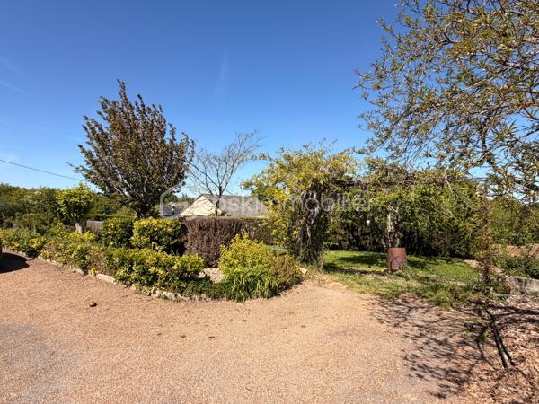 Vous recherchez une maison de plain-pied idéalement située dans un hameau sur une parcelle de 1500m2 sans vis à vis ? Lisez la suite !
Nous commencerons la visite de cette maison entièrement rénovée à l'intérieur en 2017 par la pièce de vie lumineuse de 45m2 qui  comprend le salon-séjour et la cuisine aménagée.  
Pratique, une baie à galandage a été installée pour accèder directement au jardin avec une ouverture totale. 
Nous poursuivrons avec l'espace nuit composé d'un wc séparé, de trois chambres de 12m2 et d'une salle d'eau spacieuse de 9m2. Pratique et fonctionnelle, un espace buanderie complète l'équipement de cette maison. 
Vous vouliez un peu plus d'espace pour y faire un bureau, une salle de jeux, un espace détente ? Pas de soucis, une 2ème porte à galandage a été installé et vous y découvrirez une véranda non chauffée de 20m2. Vous avez le contenant, à vous d'en créer le contenu que vous souhaitez et laisser libre cours à votre imagination. 
Toute l'isolation périphérique a été refaite, les menuiseries sont en pvc double vitrage avec volet roulant électrique. Ont également été refaits : l'isolation des combles, toute l'electricité, la plomberie, les sols, les peintures, le wc, la salle d'eau, la cuisine. Le mode de chauffage est un poêle à granulés, des réserves pour des radiateurs électriques ont été prévues si besoin. La consommation électrique est de 75€ par mois environ. 
La maison est raccordée au tout à l'égout. 
Coté stockage me direz-vous ? Un garage de 30m2 environ vous attend ainsi qu'un atelier de 35m2 environ équipés de l'electricité. Possibilité de les raccorder en eau. 
La parcelle fait 1500m2 entièrement close par un portail, vous pourrez en profiter en toute tranquillité sans vis à vis et avec vue sur un champ. La taxe foncière est de 800€. 
Alors cette maison semble correspondre à vos critères de recherche ? Appelez-moi !