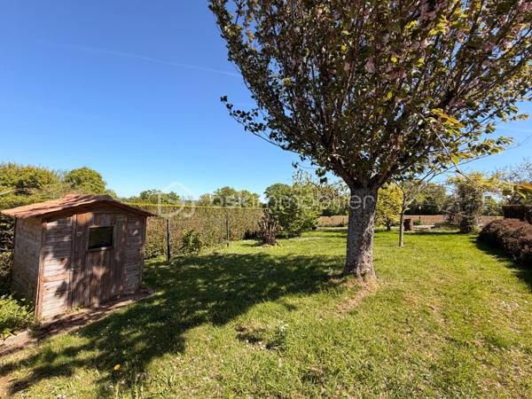 Vous recherchez une maison de plain-pied idéalement située dans un hameau sur une parcelle de 1500m2 sans vis à vis ? Lisez la suite !
Nous commencerons la visite de cette maison entièrement rénovée à l'intérieur en 2017 par la pièce de vie lumineuse de 45m2 qui  comprend le salon-séjour et la cuisine aménagée.  
Pratique, une baie à galandage a été installée pour accèder directement au jardin avec une ouverture totale. 
Nous poursuivrons avec l'espace nuit composé d'un wc séparé, de trois chambres de 12m2 et d'une salle d'eau spacieuse de 9m2. Pratique et fonctionnelle, un espace buanderie complète l'équipement de cette maison. 
Vous vouliez un peu plus d'espace pour y faire un bureau, une salle de jeux, un espace détente ? Pas de soucis, une 2ème porte à galandage a été installé et vous y découvrirez une véranda non chauffée de 20m2. Vous avez le contenant, à vous d'en créer le contenu que vous souhaitez et laisser libre cours à votre imagination. 
Toute l'isolation périphérique a été refaite, les menuiseries sont en pvc double vitrage avec volet roulant électrique. Ont également été refaits : l'isolation des combles, toute l'electricité, la plomberie, les sols, les peintures, le wc, la salle d'eau, la cuisine. Le mode de chauffage est un poêle à granulés, des réserves pour des radiateurs électriques ont été prévues si besoin. La consommation électrique est de 75€ par mois environ. 
La maison est raccordée au tout à l'égout. 
Coté stockage me direz-vous ? Un garage de 30m2 environ vous attend ainsi qu'un atelier de 35m2 environ équipés de l'electricité. Possibilité de les raccorder en eau. 
La parcelle fait 1500m2 entièrement close par un portail, vous pourrez en profiter en toute tranquillité sans vis à vis et avec vue sur un champ. La taxe foncière est de 800€. 
Alors cette maison semble correspondre à vos critères de recherche ? Appelez-moi !