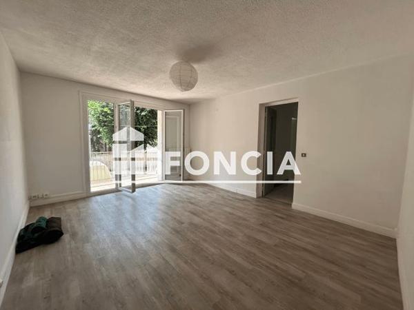 Location Appartement 4 pièces 72.1 m² - 24 AVENUE DES CHARROIS Digne-les-bains 04000