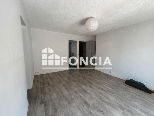 Location Appartement 4 pièces 72.1 m² - 24 AVENUE DES CHARROIS Digne-les-bains 04000