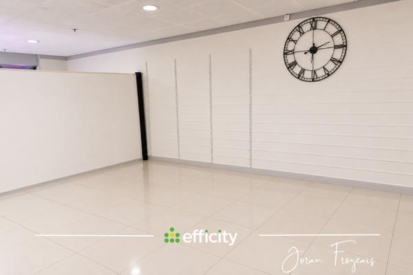 Local Commercial
        
        - 91 m² 211 000 € *