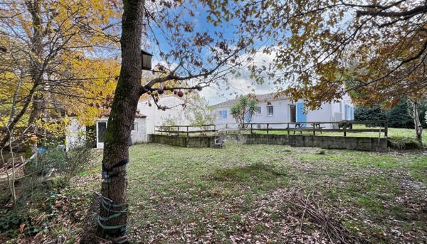 Maison Saint Augustin plain-pied 5 pièces et dépnedance impasse et environnement naturel