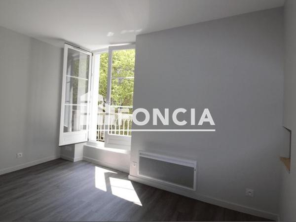 Location Studio 27.76 m² - 17 RUE SAINT JACQUES Grenoble 38000