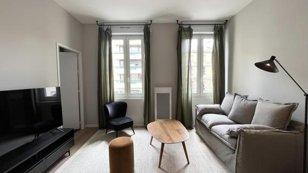 Appartement
                                                                                                                                                                                                                                                                                                                        3 pièce(s)                                                                                                                                                                                                          2 chambre(s)                                                                                                                                                                                                          47  m²