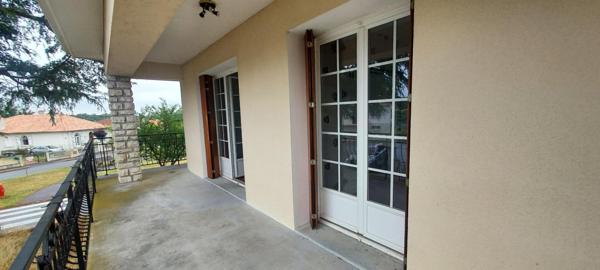 Maison 200 m2 sur deux niveaux, 8 pièces, 4/5 chambres, garage, terrain clos 750 m2