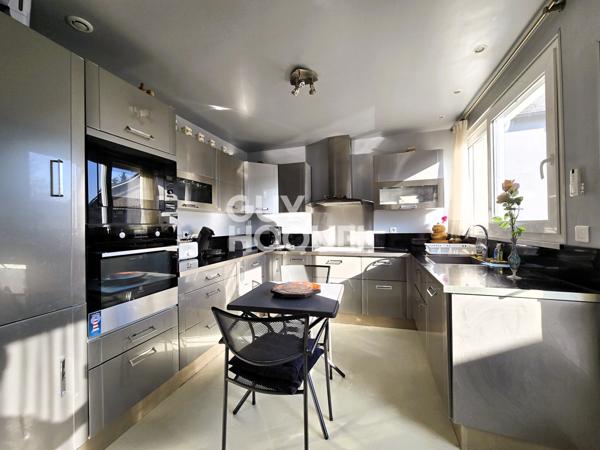 Maison de caractère à vendre de 153 m² + dépendances