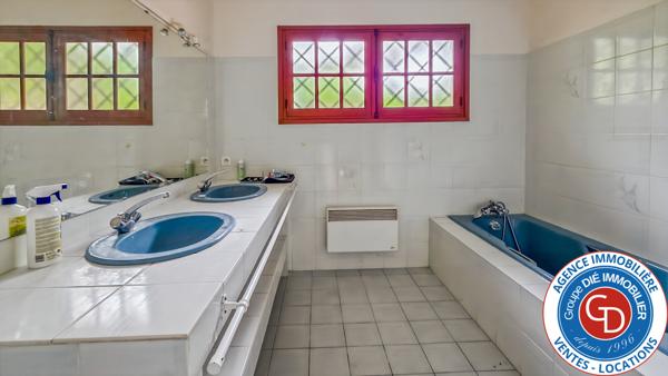 La Teste-de-Buch (33115) Villa de plain-pied avec 3 chambres, piscine et garage