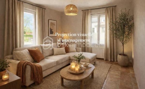 🏡 Maison familiale 4 chambres / Gare à pied / Paris Bercy en 1h15

✨ Maison familiale non mitoyenne – Emplacement idéal !

À visiter sans tarder !
Située à seulement 3 minutes à pied de la gare, proche du centre-ville, des écoles et de toutes les commodités, cette maison familiale sans mitoyenneté offre de beaux volumes et un fort potentiel.

🚆 Atout rare : trains pour Paris Bercy toutes les 30 minutes, en seulement 1h15 !

Elle se compose de :
Rez-de-chaussée surélevé : entrée lumineuse, salon, cuisine séparée et équipée avec accès balcon, 1 chambre, salle d'eau avec WC
1er étage : 3 chambres, salle de bain avec WC, espace rangement
2e étage : pièce pouvant être aménagée en bureau ou chambre supplémentaire avec accès grenier

➡️ 4 chambres existantes + possibilité d'une 5e chambre

Vous profitez également d'une cave ainsi que d'un terrain clos d'environ 127 m².

Les + :

✅ Maison non mitoyenne
✅ Beaux volumes
✅ 4 chambres + potentiel 5e
✅ Double vitrage PVC blanc
✅ Volets roulants manuels
✅ Toiture révisée
✅ Gare à pied
✅ Paris Bercy accessible rapidement

👉 Des travaux de rafraîchissement sont à prévoir : une belle opportunité de repenser les espaces selon vos envies !
Voir les projections visuelles d'aménagement / home staging pour vous aider à vous projeter.

💥 Idéal pour une famille, résidence principale ou investissement.

A TRES VITE POUR UNE VISITE !