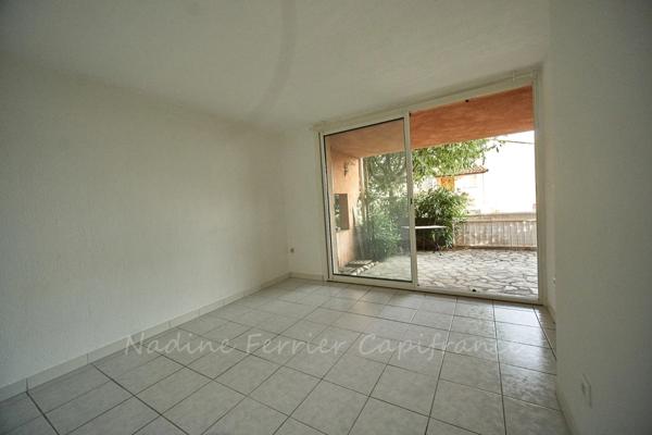 T3 TRIPLEX 95 m² HABITABLES – VUE MER 180° – CALME ABSOLU – JARDIN & TERRASSE – PARKING – BANDOL