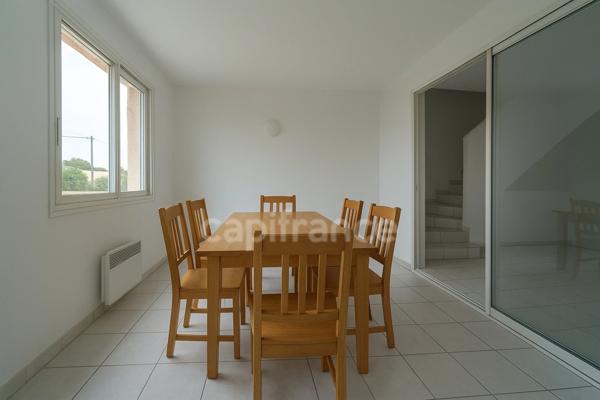 T3 TRIPLEX 95 m² HABITABLES – VUE MER 180° – CALME ABSOLU – JARDIN & TERRASSE – PARKING – BANDOL